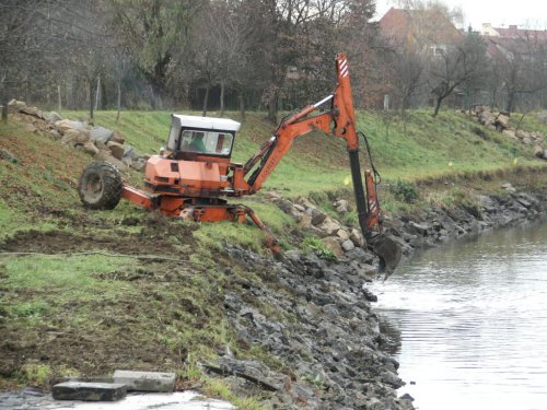 Rekonstrukce břehu řeky Olšavy - 2.11.2006